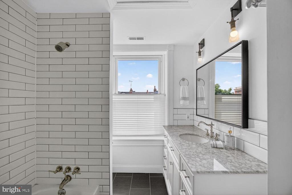 2510 CLIFFBOURNE PLACE NW Unit: 300