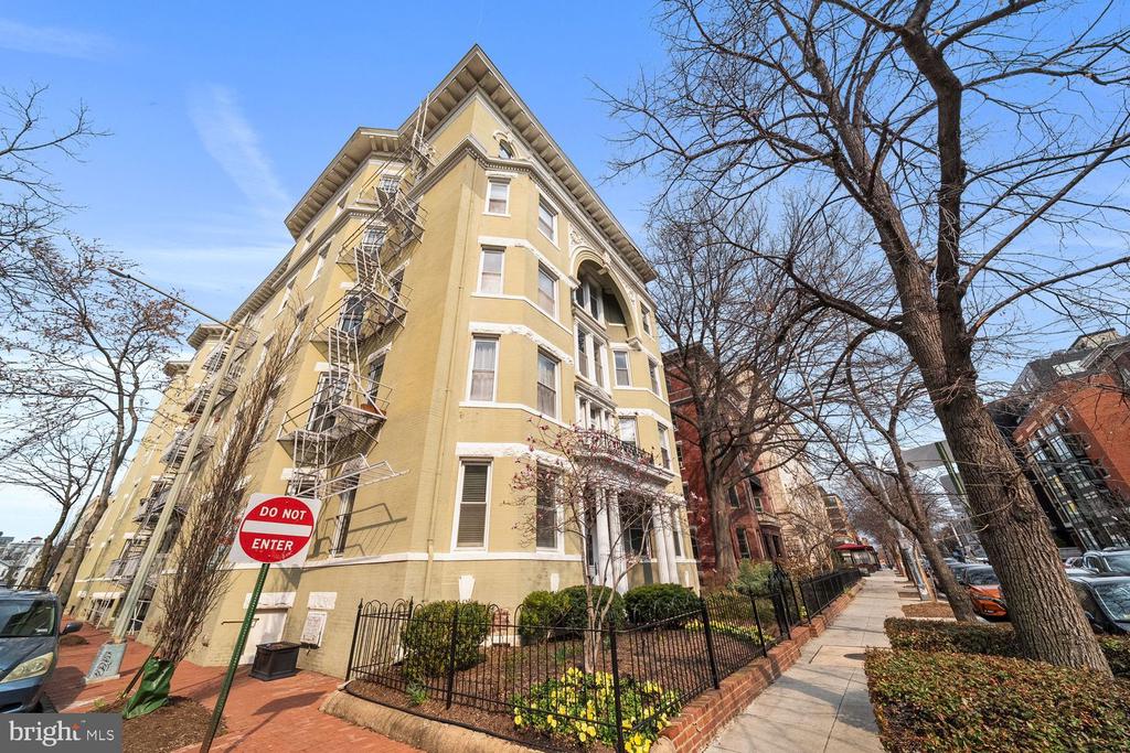 1423 R STREET NW 105