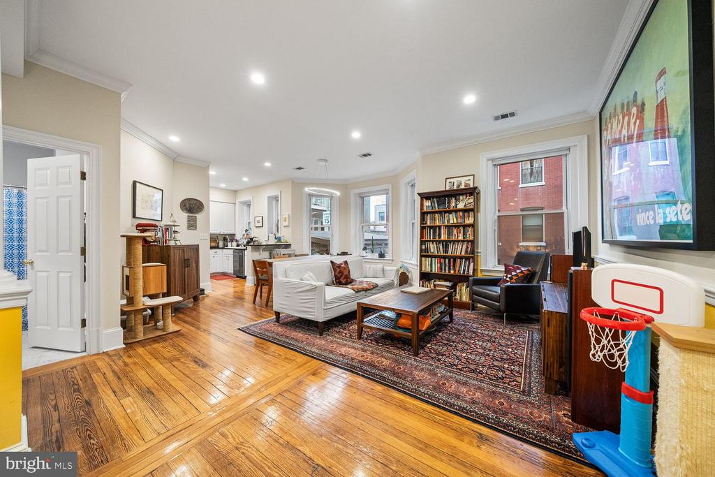 1423 R STREET NW 105