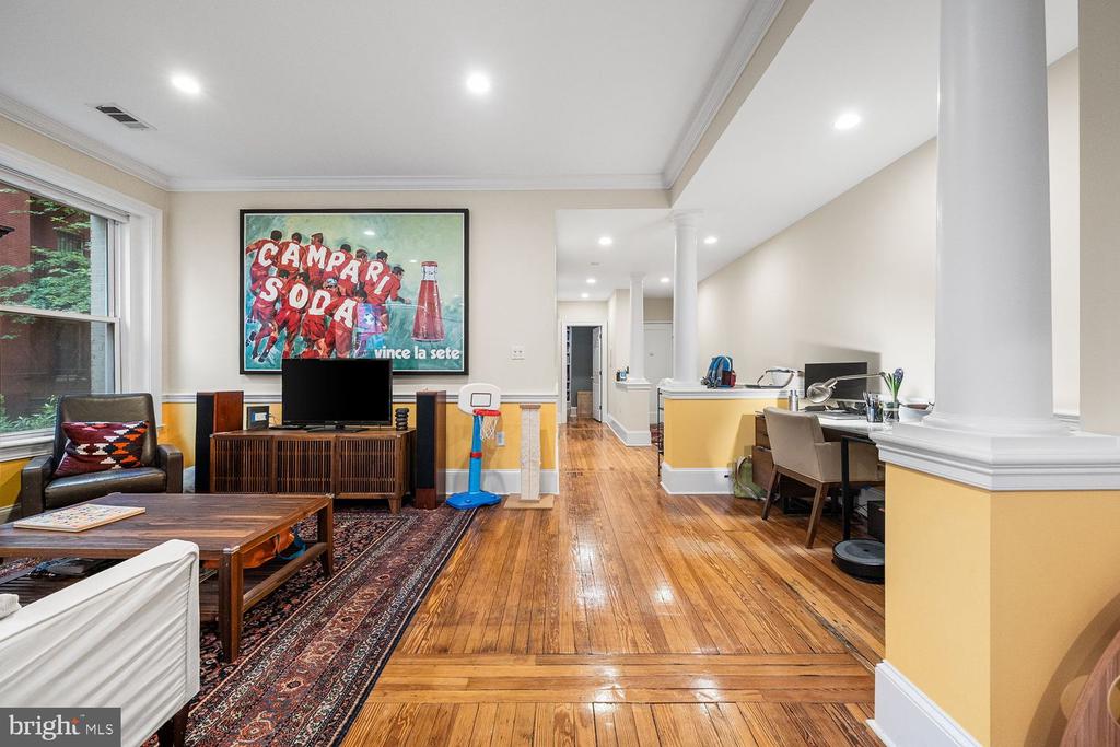 1423 R STREET NW 105