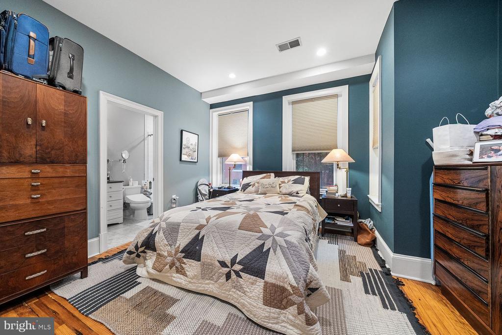 1423 R STREET NW 105