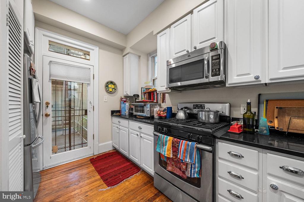1423 R STREET NW 105