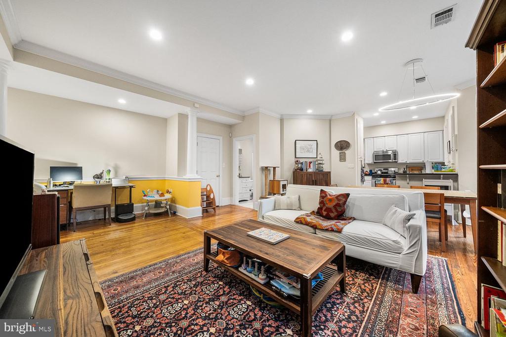 1423 R STREET NW 105