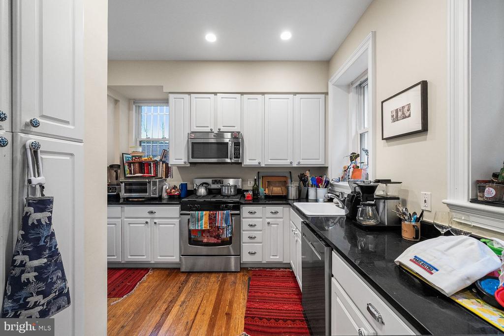 1423 R STREET NW 105