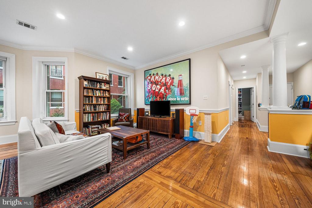 1423 R STREET NW 105