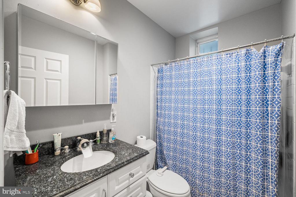 1423 R STREET NW 105