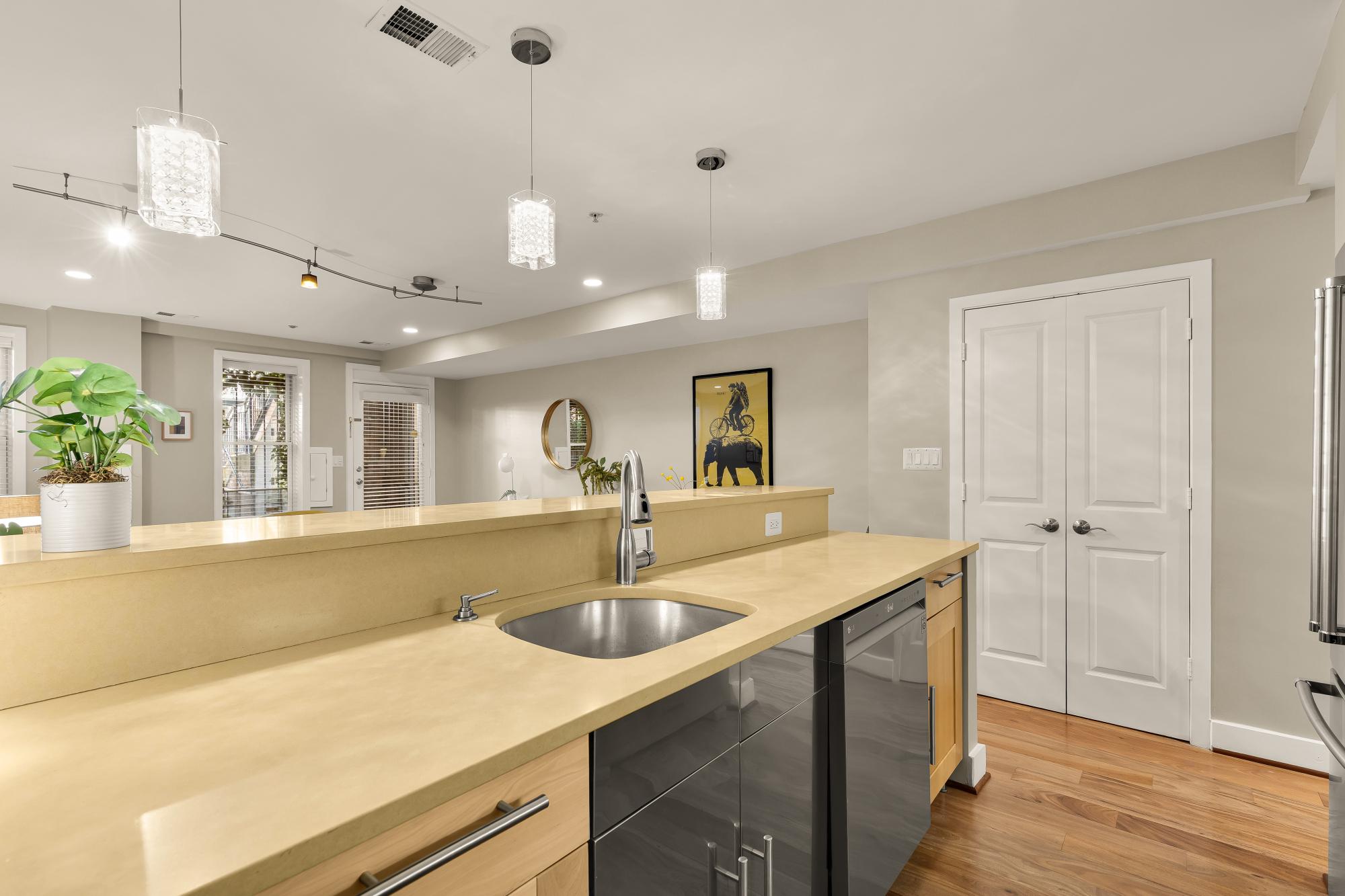 2434 ONTARIO NW 1