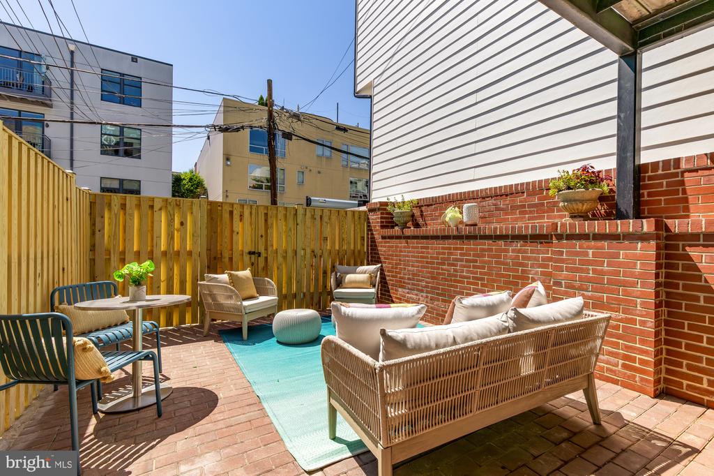 2434 ONTARIO NW 1