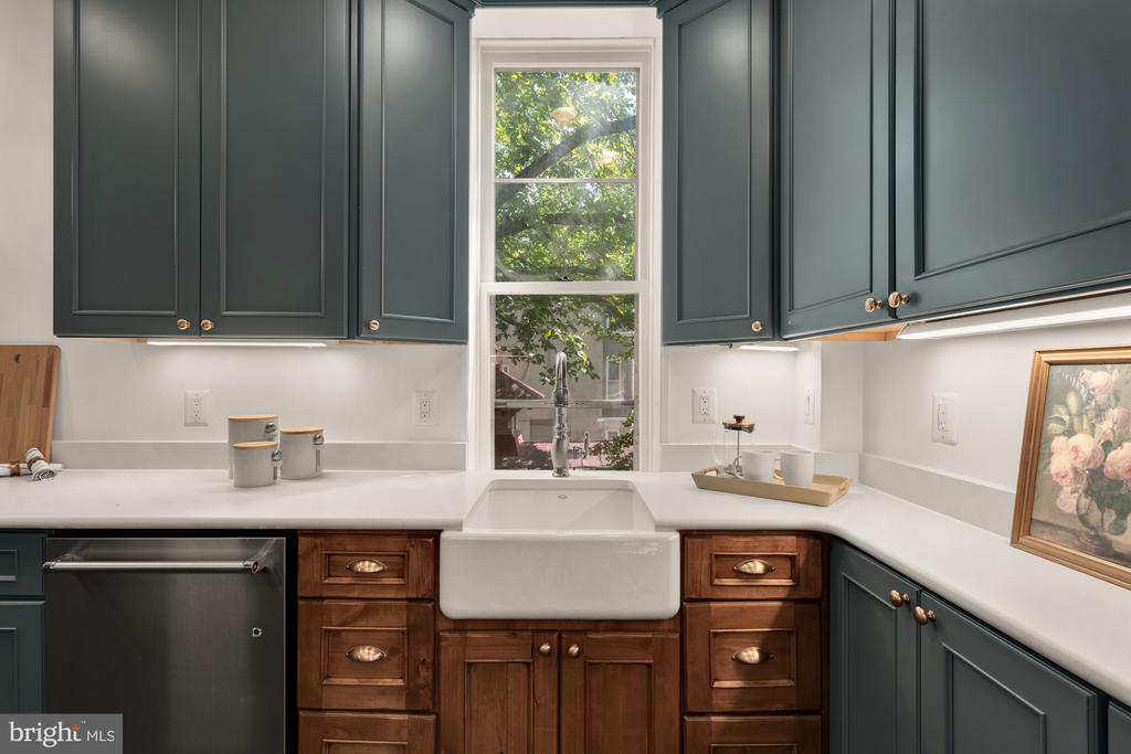 1601 16TH STREET NW Unit: 2