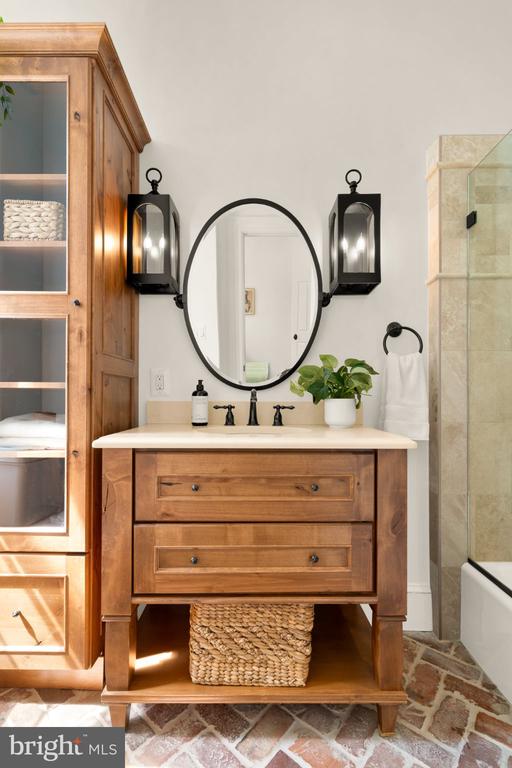1601 16TH STREET NW Unit: 2