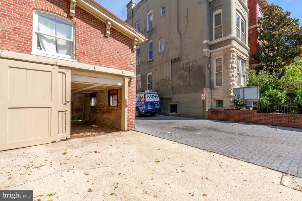1601 16TH STREET NW Unit: 2