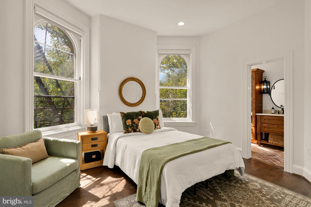 1601 16TH STREET NW Unit: 2