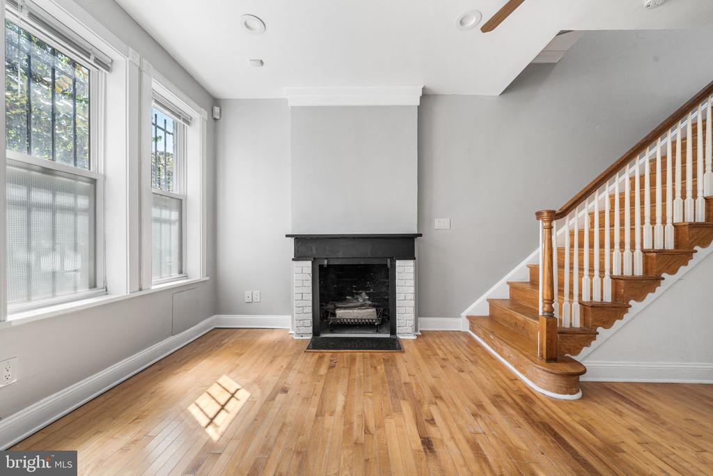 919 5TH STREET SE