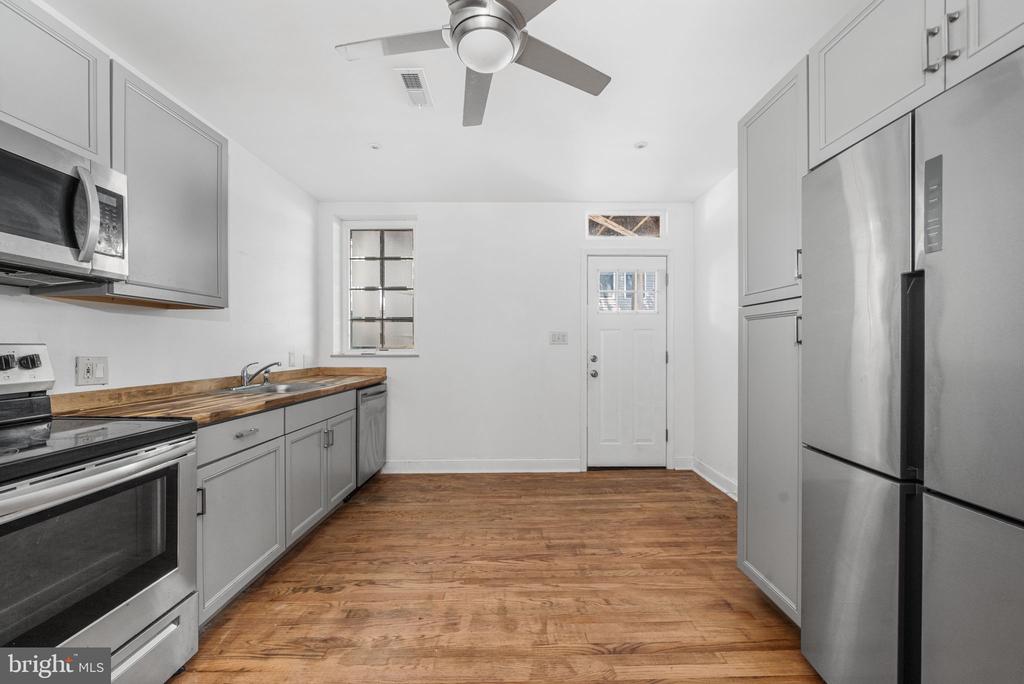 919 5TH STREET SE