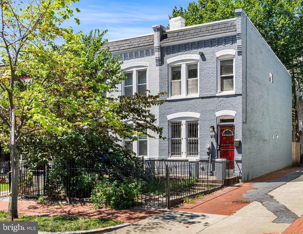 919 5TH STREET SE