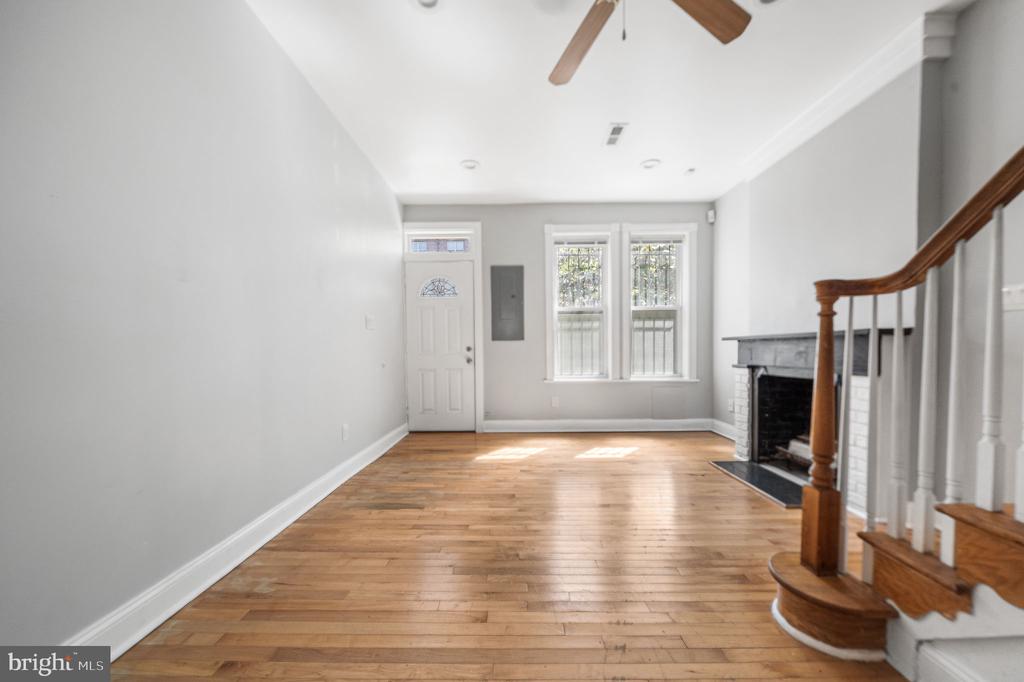 919 5TH STREET SE
