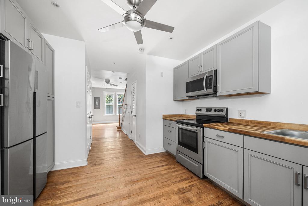 919 5TH STREET SE