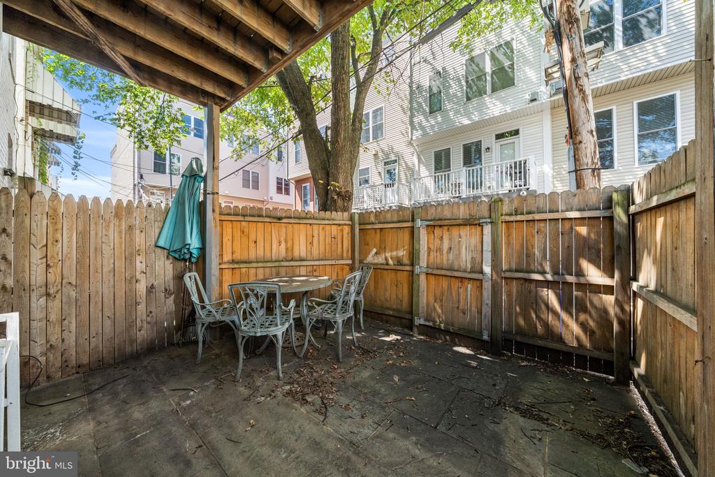 919 5TH STREET SE