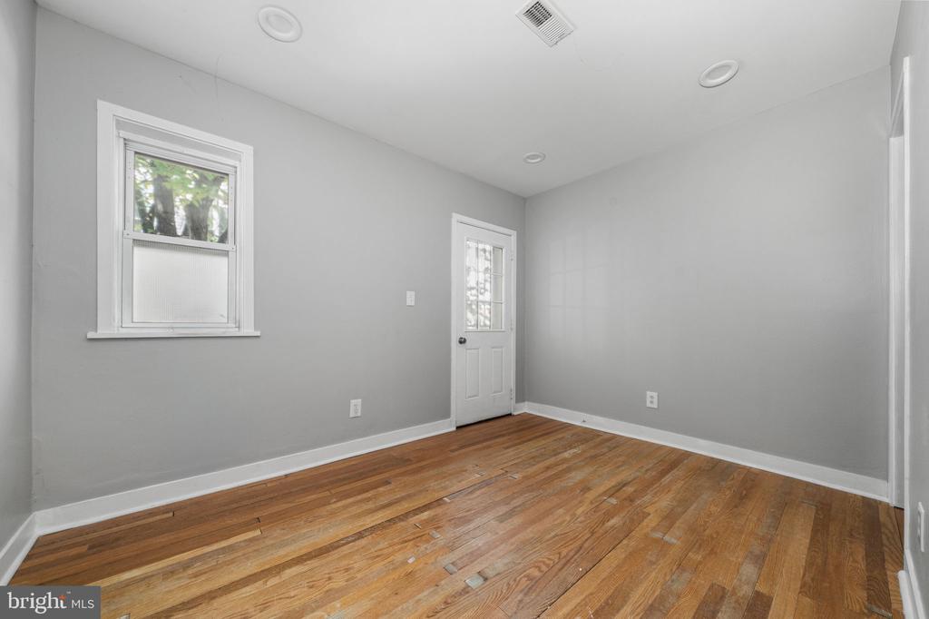 919 5TH STREET SE