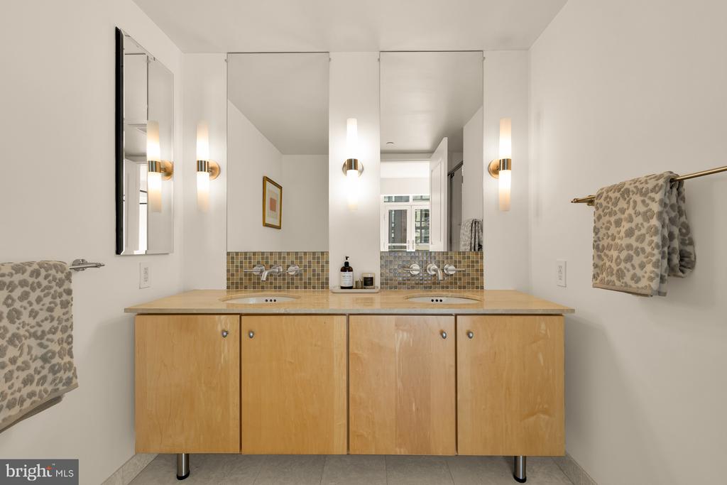 1025 1ST STREET SE Unit: 1113