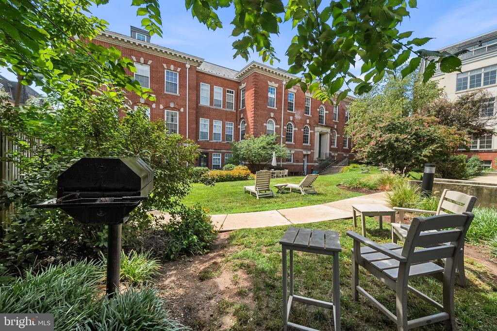 150 V STREET NW Unit: V205
