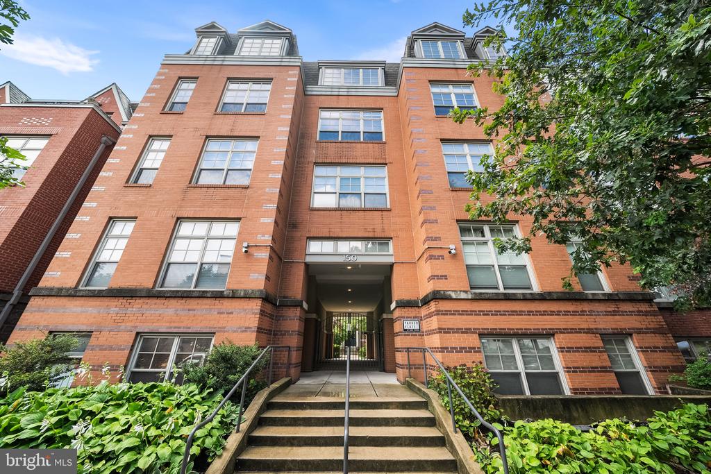 150 V STREET NW Unit: V205
