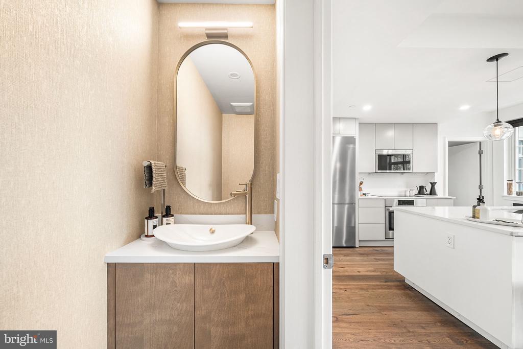 150 V STREET NW Unit: V205