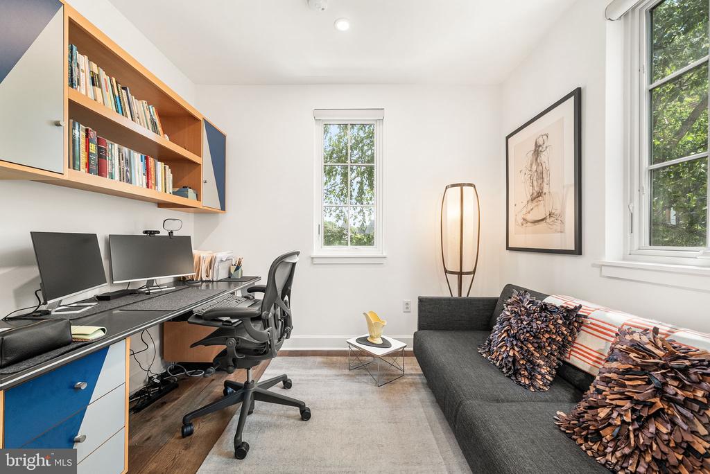 150 V STREET NW Unit: V205