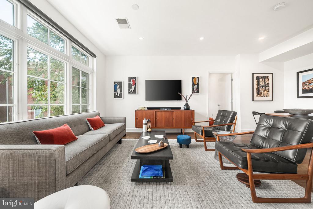 150 V STREET NW Unit: V205
