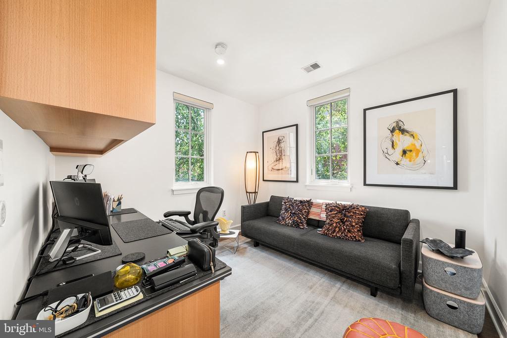150 V STREET NW Unit: V205