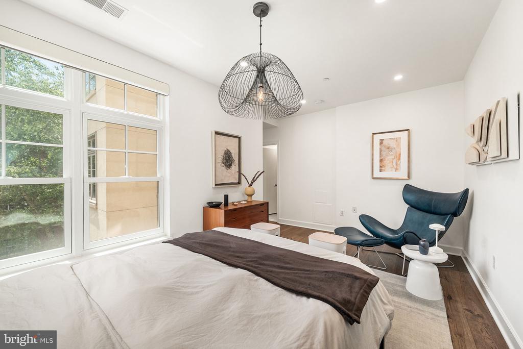 150 V STREET NW Unit: V205