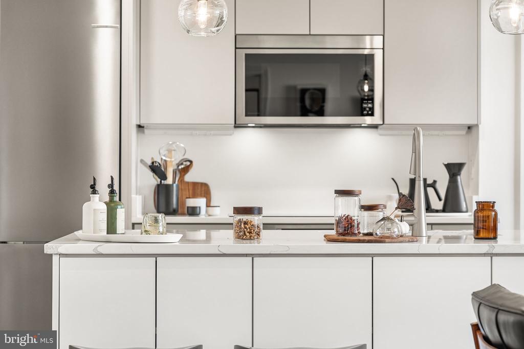 150 V STREET NW Unit: V205