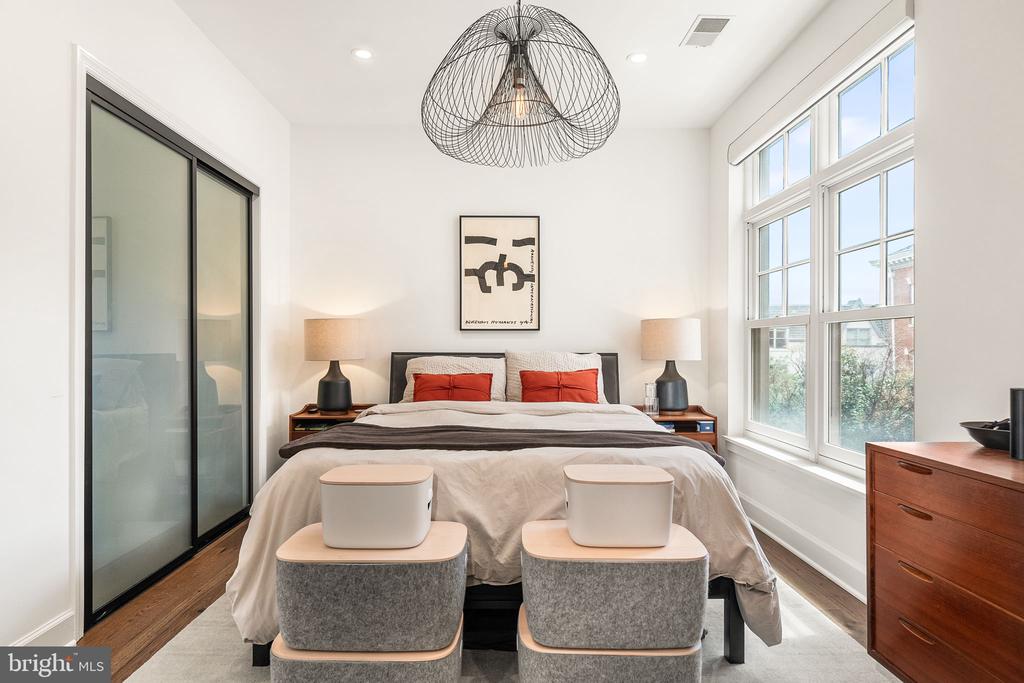 150 V STREET NW Unit: V205