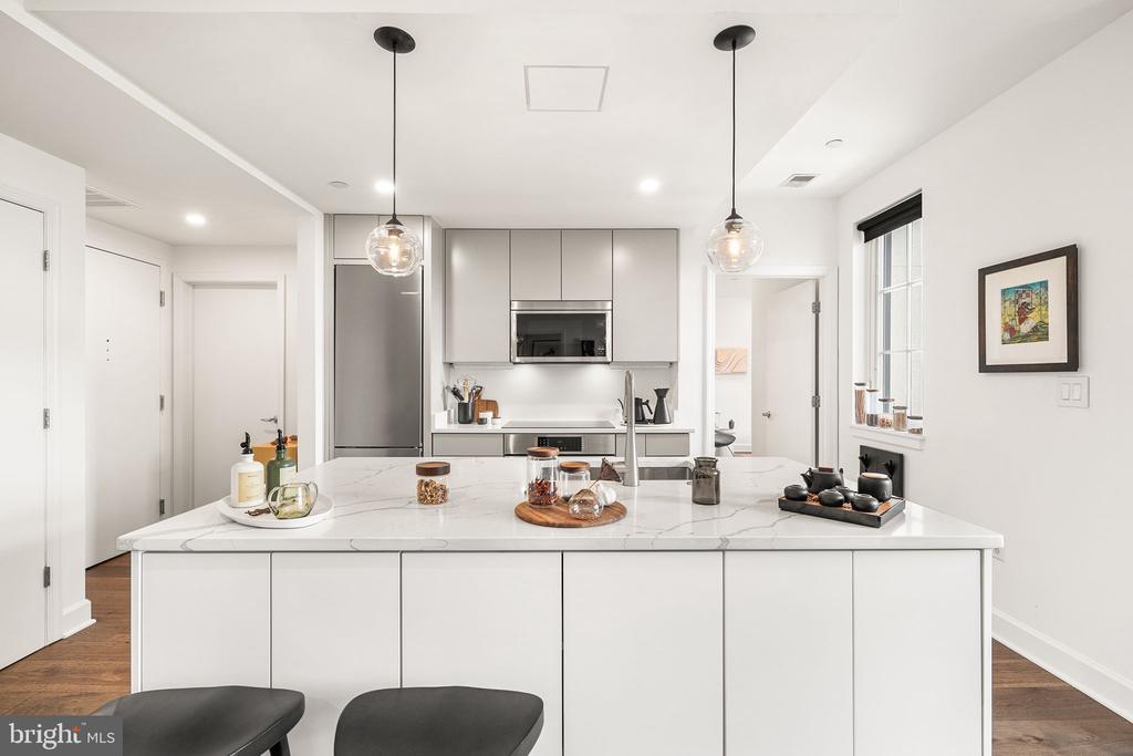 150 V STREET NW Unit: V205