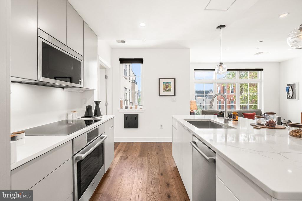 150 V STREET NW Unit: V205