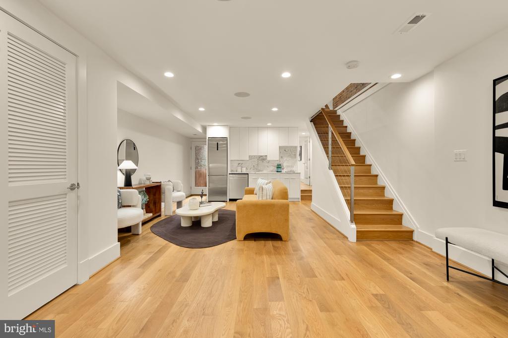 944 WESTMINSTER STREET NW