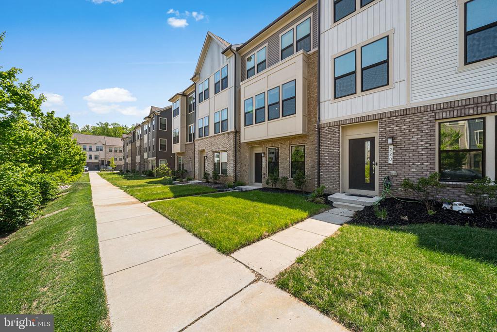222 NARROWLEAF WAY