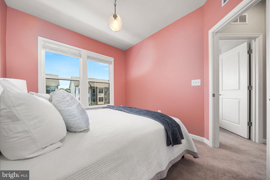 222 NARROWLEAF WAY