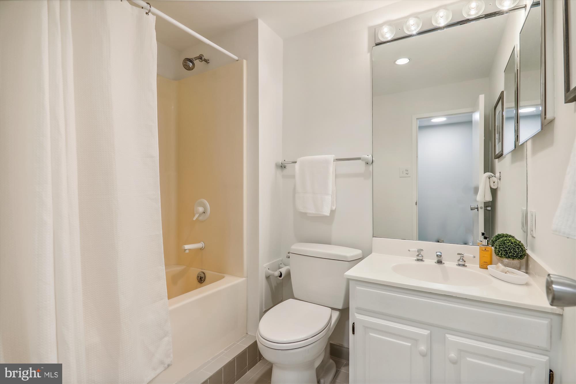 4920 Sentinel Dr #3-406