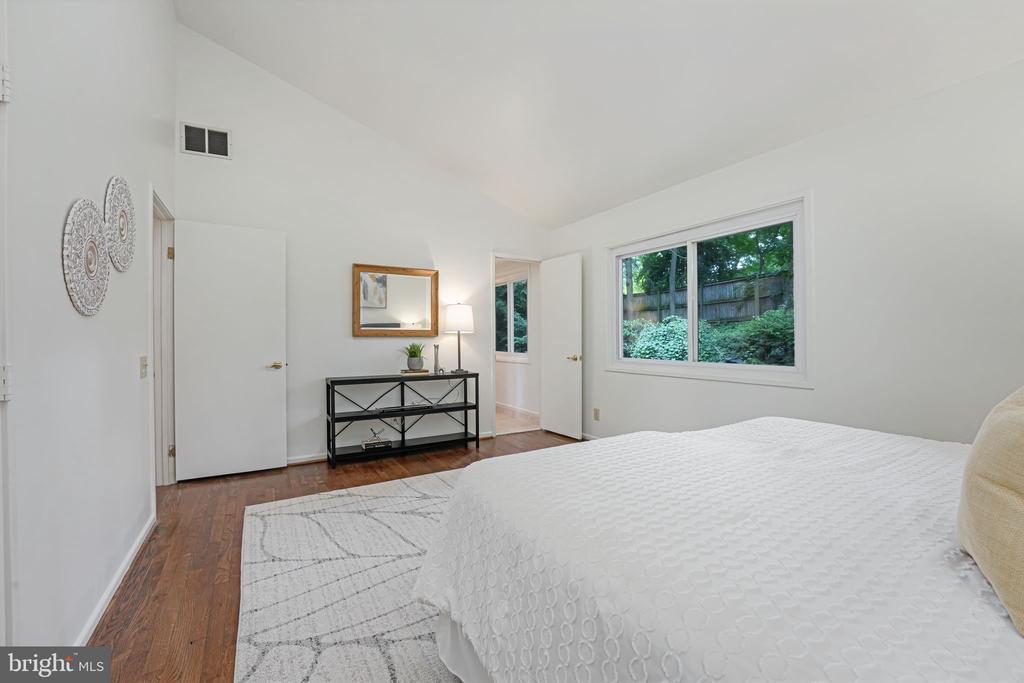 2 Persimmon Ct