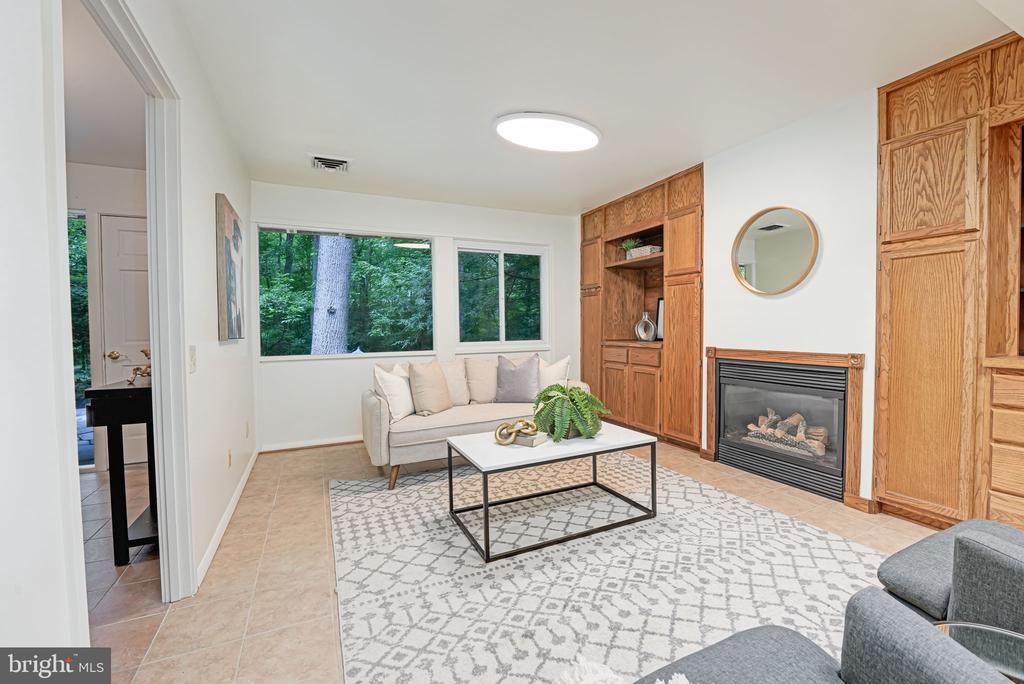 2 Persimmon Ct