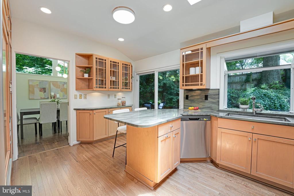 2 Persimmon Ct