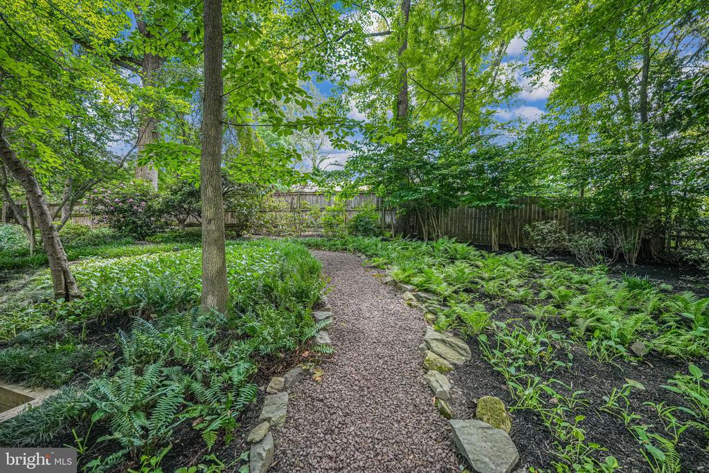 2 Persimmon Ct