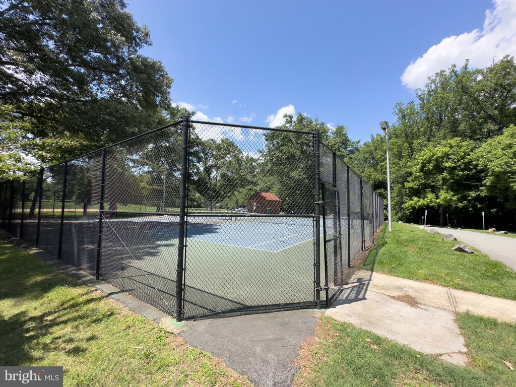 2 Persimmon Ct
