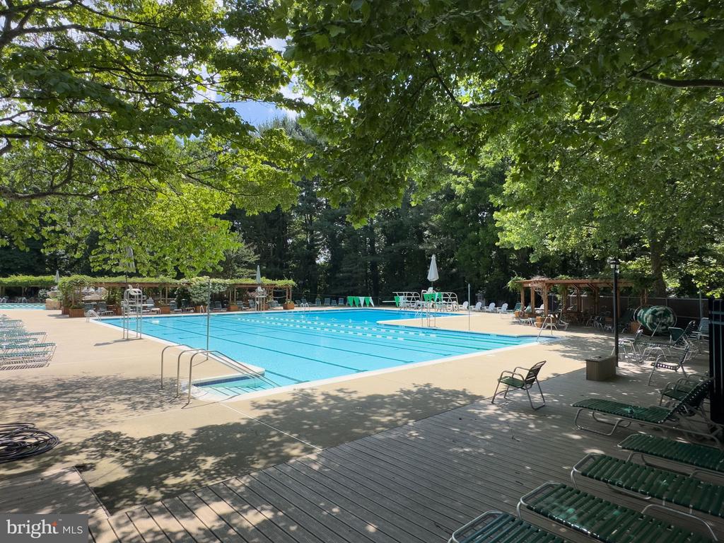 2 Persimmon Ct