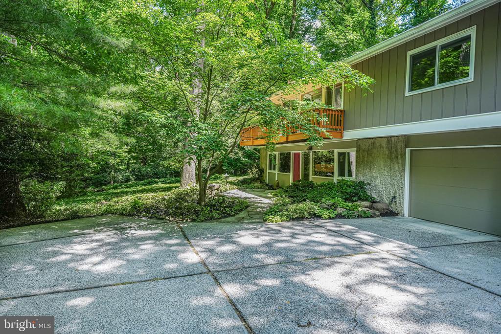 2 Persimmon Ct