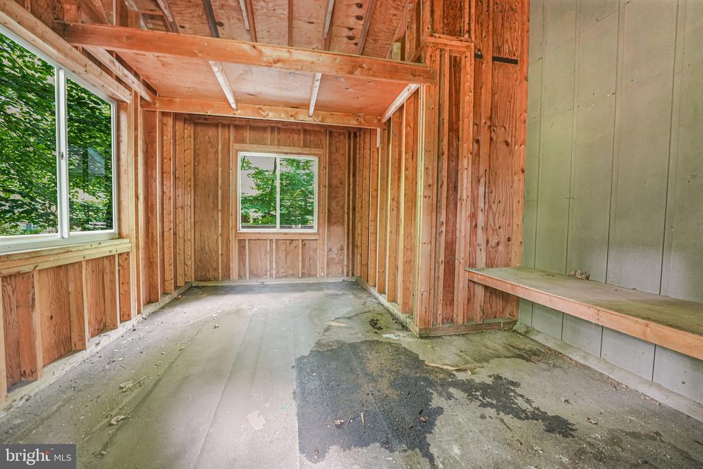 2 Persimmon Ct