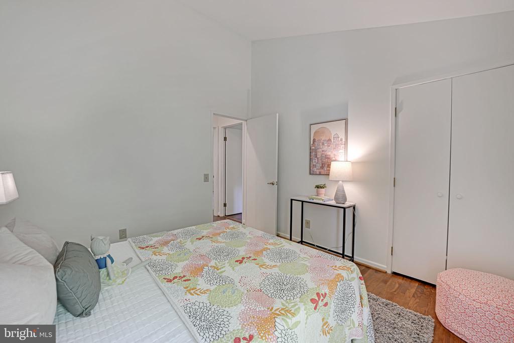 2 Persimmon Ct