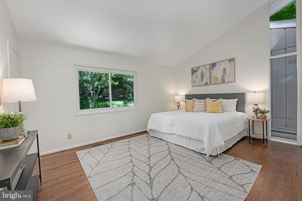 2 Persimmon Ct