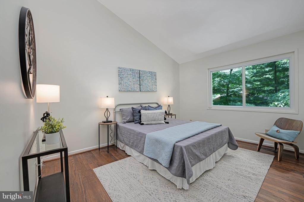 2 Persimmon Ct